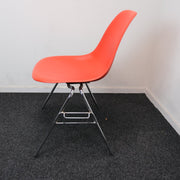 Vitra DSS - Designstoel - Rood - Kunststof - R&M Kantoor- en Designmeubilair
