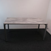 Slinger verstelbaar zit/zit bureau - 160 x 80 cm - H65/89 - Betonlook blad - Grijs onderstel - BR34