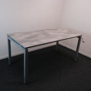 Slinger verstelbaar zit/zit bureau - 160 x 80 cm - H65/89 - Betonlook blad - Grijs onderstel - BR34