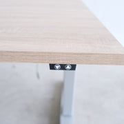Elektrisch zit-sta bureau - 180x80cm - H64-126cm - Grijs onderstel - Midden eiken blad - BR77
