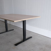 Restpartij - Vergadertafel - 160x100cm - Midden eiken blad - Zwart onderstel - Inbus instelbaar