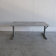 Gispen Slinger zit-zit bureau - 160x80cm - H63-83cm - Grijs onderstel - Nieuw Betonlook blad - BR86