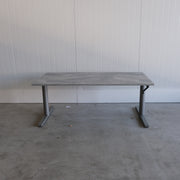 Gispen Slinger zit-zit bureau - 160x80cm - H63-83cm - Grijs onderstel - Nieuw Betonlook blad - BR86