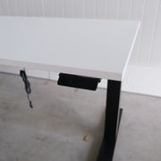 Showroommodel - Elektrisch zit-sta bureau - 140x80cm - H63-130cm - Zwart onderstel - Wit blad - BR87