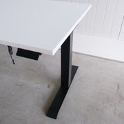 Showroommodel - Elektrisch zit-sta bureau - 140x80cm - H63-130cm - Zwart onderstel - Wit blad - BR87