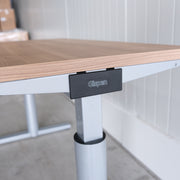 Gispen Slinger zit-zit bureau - 120x80cm - H63-83cm - Grijs onderstel - Nieuw Havanna blad - BR84