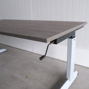 Zettoe Slinger zit-zit bureau - 160x80cm - H62-82cm - Grijs onderstel - Nieuw Donker Eiken blad - BR85