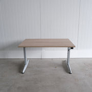 Zettoe Slinger zit-zit bureau - 120x80cm - H62-82cm - Grijs onderstel - Nieuw Midden Eiken blad - BR83