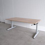 Zettoe Slinger zit-zit bureau - 160x80cm - H62-82cm - Grijs onderstel - Nieuw Midden Eiken blad - BR82