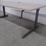 Ahrend 500 slinger zit-zit bureau - 180x80cm - H63-91cm - Eiken blad - Antraciet onderstel - BR101