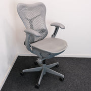 Herman Miller Mirra type 1 - Bureaustoel - Grijze netbespanning - Grijs Frame