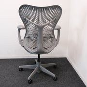 Herman Miller Mirra type 1 - Bureaustoel - Grijze netbespanning - Grijs Frame