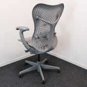 Herman Miller Mirra type 1 - Bureaustoel - Grijze netbespanning - Grijs Frame