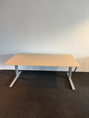 Gispen slinger zit-zit bureau - 160x80cm - H63-86cm - Licht eiken blad - Aluminium onderstel - BR110
