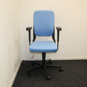 Ahrend 230 - Bureaustoel - Hoge rug - Nieuwe stof blauw - Zwart onderstel - R&M Kantoor- en Designmeubilair