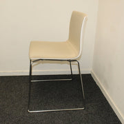 Arper Catifa 46 - Design stoel - Beige/Wit - R&M Kantoor- en Designmeubilair