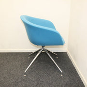 Arper Duna 02- Design stoel - Lichtblauw - Draaibaar - R&M Kantoor- en Designmeubilair