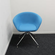 Arper Duna 02- Design stoel - Lichtblauw - Draaibaar - R&M Kantoor- en Designmeubilair