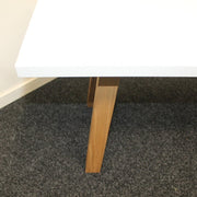 Design bankje - Side Table - Wit - Hout - R&M Kantoor- en Designmeubilair