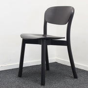 Dum Design - Houten stoel - Zwart - Dichte rug - R&M Kantoor- en Designmeubilair