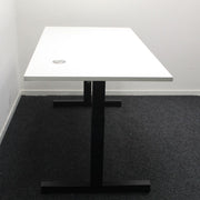 Knop instelbaar bureau - 140x70cm - Zwart onderstel - BR17 - R&M Kantoor - en Designmeubilair