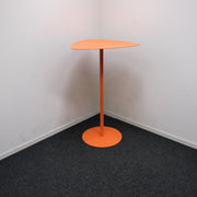 Oranje statafel - Gebogen hoeken - R&M Kantoor- en Designmeubilair