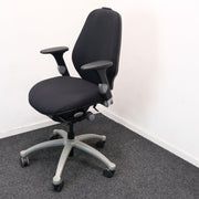 RH Logic 300 - Bureaustoel - Ergonomisch - Zwart - Incl. lendensteun pomp - R&M Kantoor- en Designmeubilair
