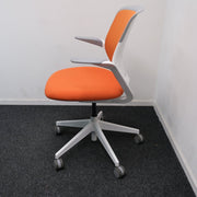 Steelcase Cobi Chair - Vergaderstoel - Oranje - R&M Kantoor - en Designmeubilair