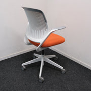 Steelcase Cobi Chair - Vergaderstoel - Oranje - R&M Kantoor - en Designmeubilair