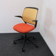 Steelcase Cobi Chair - Vergaderstoel - Oranje/Geel - ZGAN - R&M Kantoor- en Designmeubilair