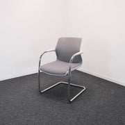 Vitra Unix Chair Design - Vergaderstoel - Wit/Donkergrijs - Kunststof - R&M Kantoor- en Designmeubilair