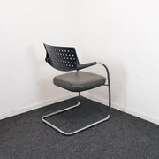 Vitra Visavis - Design vergaderstoelen - Leer - Grijs - Slede - R&M Kantoor- en Designmeubilair