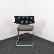 Vitra Visavis - Design vergaderstoelen - Leer - Grijs - Slede - R&M Kantoor- en Designmeubilair