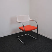 Vitra Visavis - Design vergaderstoelen - Oranje/Wit - Slede - R&M Kantoor- en Designmeubilair