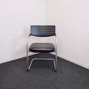 Vitra Visavis - Design vergaderstoelen - Zwart - Leer - Slede - R&M Kantoor- en Designmeubilair