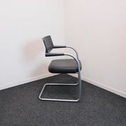 Vitra Visavis - Design vergaderstoelen - Zwart - Leer - Slede - R&M Kantoor- en Designmeubilair